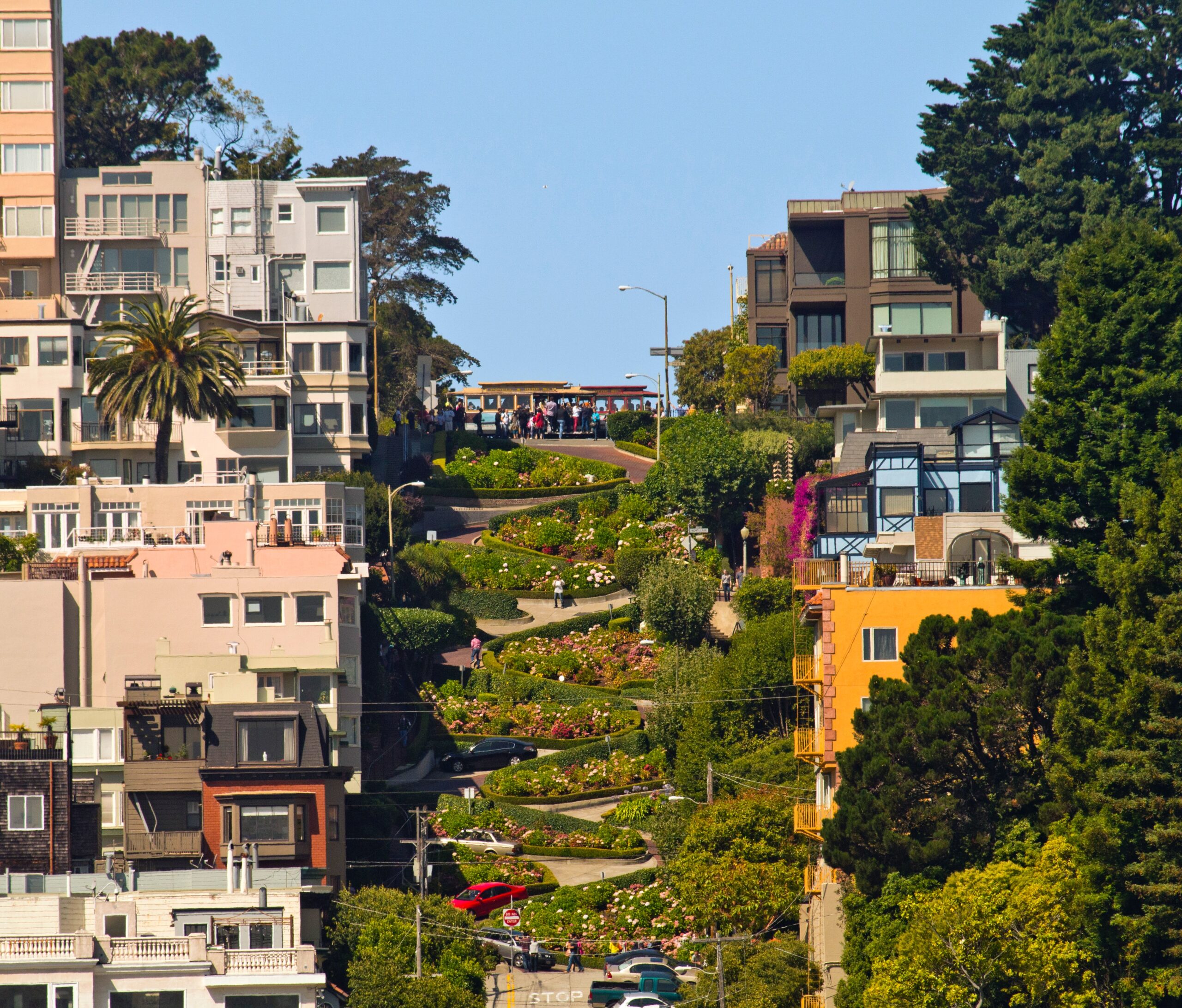 Photo of Lombard Street in San Francisco